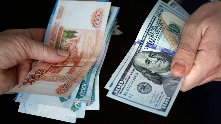 Здравствуй, доллар, Новый год: Курс рубля отрицательно растёт