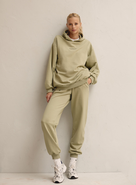 От капсул для самоизоляции до digital-коллекций: дизайнеры представили новые лукбуки Мода,Новости моды