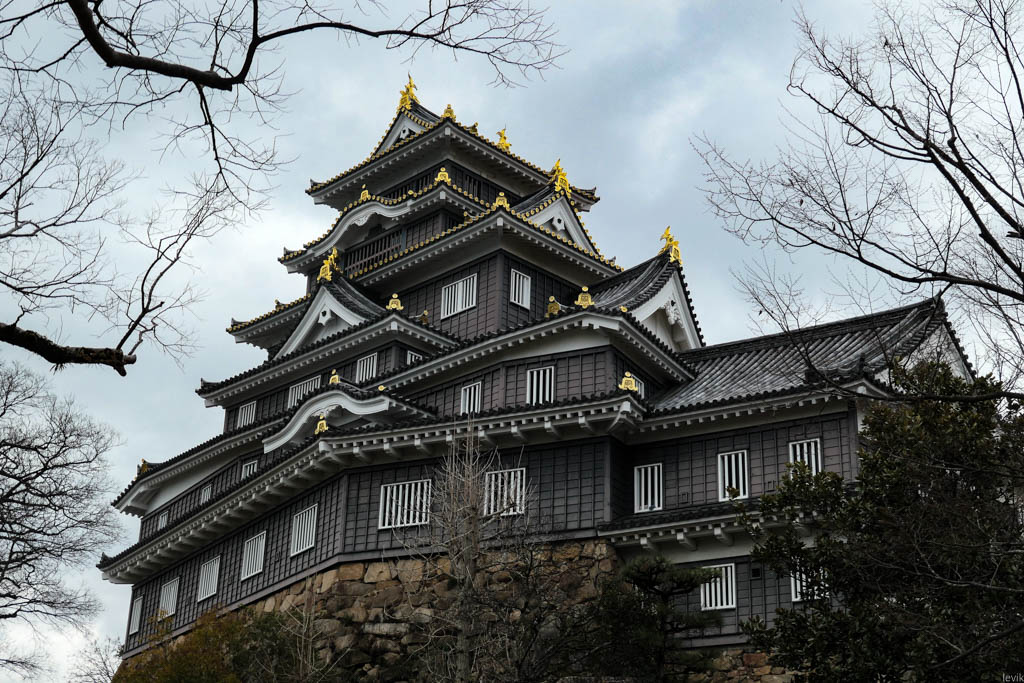 Почему большинство японских замков - новодел?