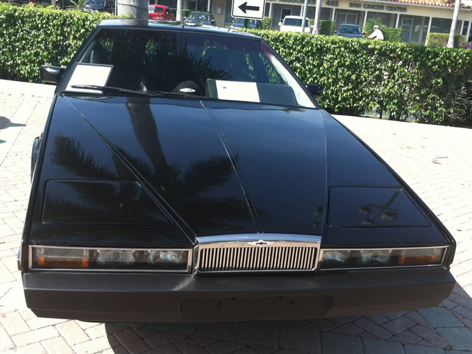 Aston Martin Lagonda 1970 — объект охоты коллекционеров по всему миру. Цена на хорошо сохранившийся экземпляр начинается от 300 тысяч долларов.