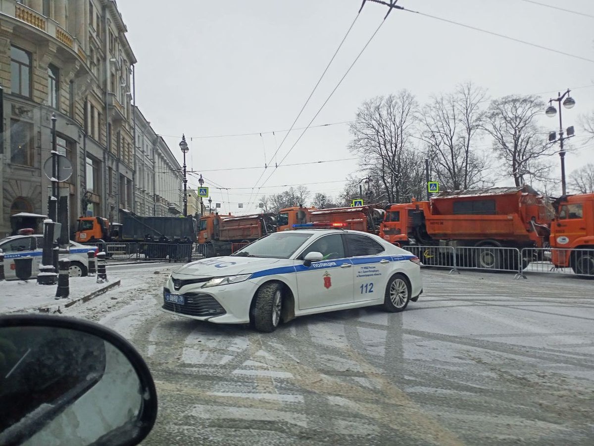 Центр Петербурга — в транспортной осаде, но в Смольном не могут объяснить почему акции, февраля, Петербурга, выходные, боятся, полицию, комитете, января, обратно, вопрос, работы, улицу, выходить, Навального, чиновники, также, ответили, Смольном, центра, перекрытия