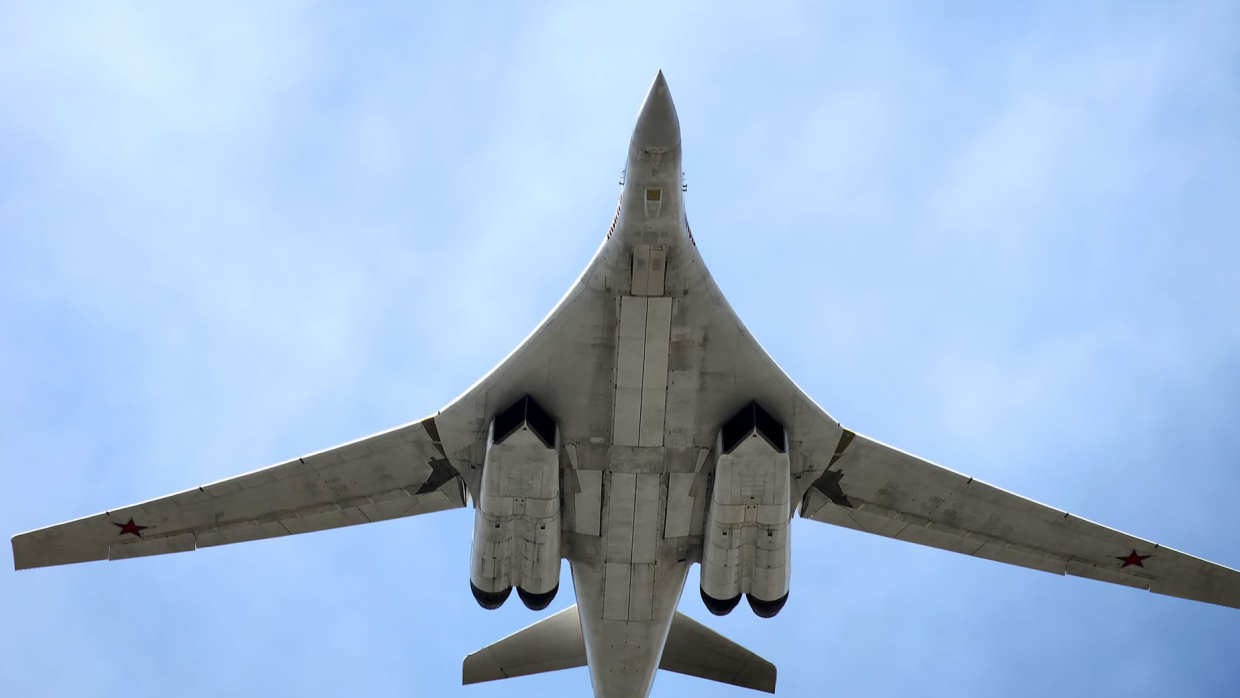Чем китайский бомбардировщик Xian H-6 уступает российскому Ту-95