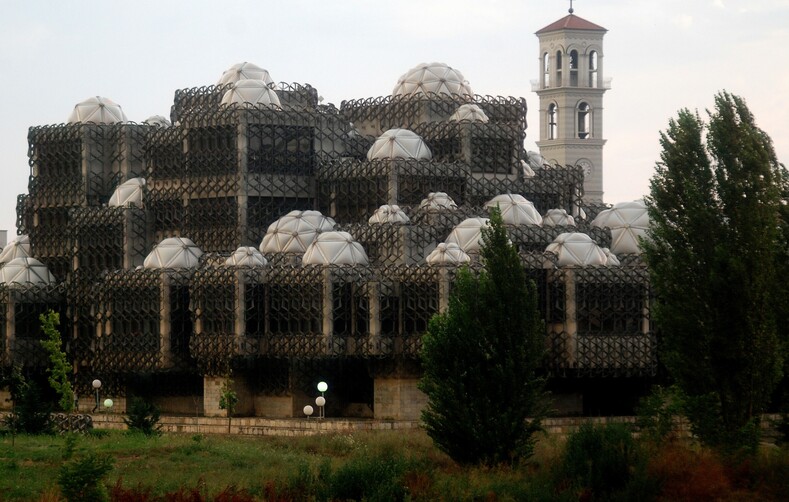 Самые уродливые постройки в мире Самые уродливые постройки в мире