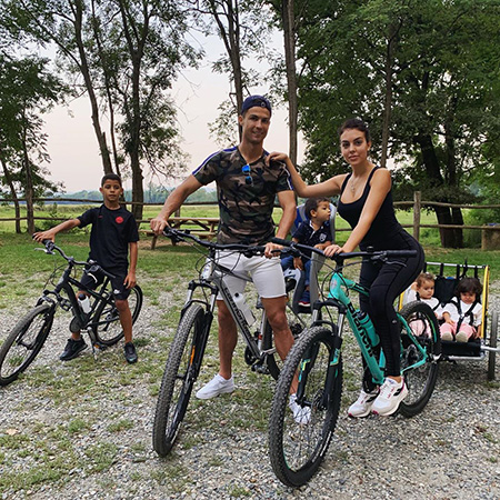 Звездный Instagram: еще одна свадьба, акции протеста и модные показы Хроника