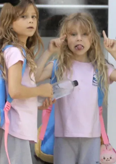 Корчили рожицы: в сети вирусятся новые фото Анны Курниковой с дочерьми от Энрике Иглесиаса Энрике, Курникова, Курниковой, Иглесиас, вместе, дочерьмиАнна, певца, время, Иглесиаса, ребёнка, сексуализированном, испанский, отношений, несколько, спустя, Escape, песню, Instagram, клипа, съёмках