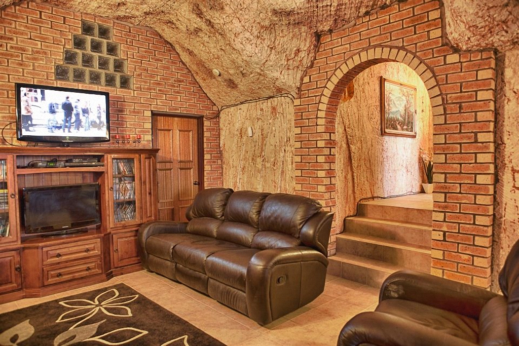 Изгнанники солнца: о городке Кубер-Педи, где люди живут под землей жизненное