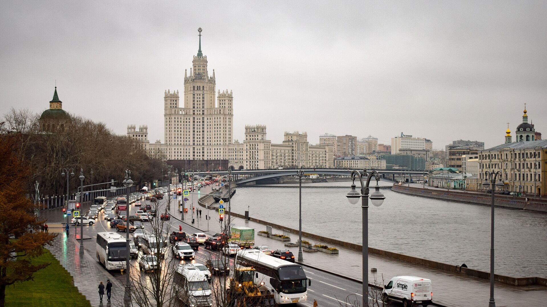 Похолодание и дожди сменят теплую погоду в Москве 20 апреля