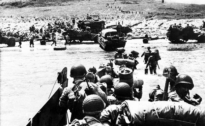 На фото: высадка войск союзников в Нормандии, 1944 год