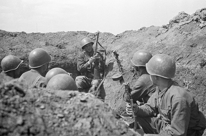 Зачем в 1954 году на советских солдат сбросили атомную бомбу 