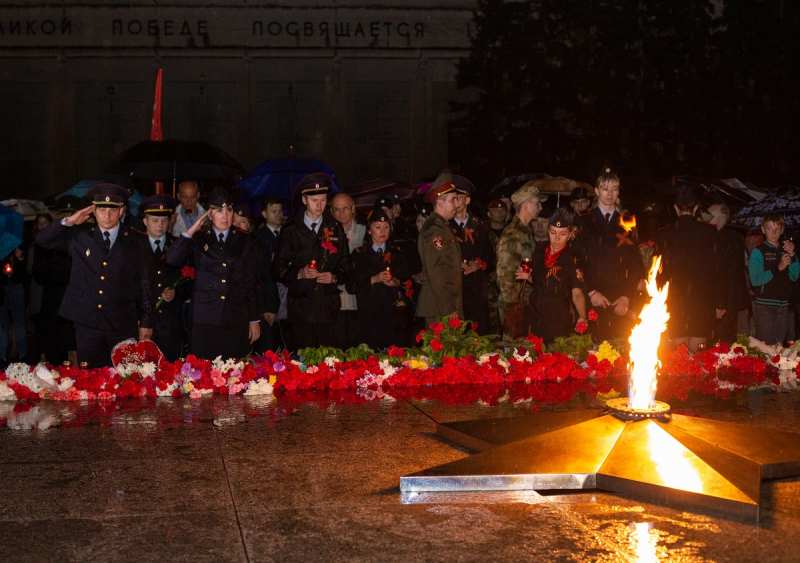 Почтить память героев. Свеча памяти о героях Великой Отечественной войны. Памятная свечка. Свеча памяти Иркутск. Свеча памяти фото.