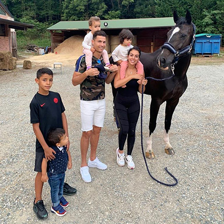 Звездный Instagram: еще одна свадьба, акции протеста и модные показы Хроника