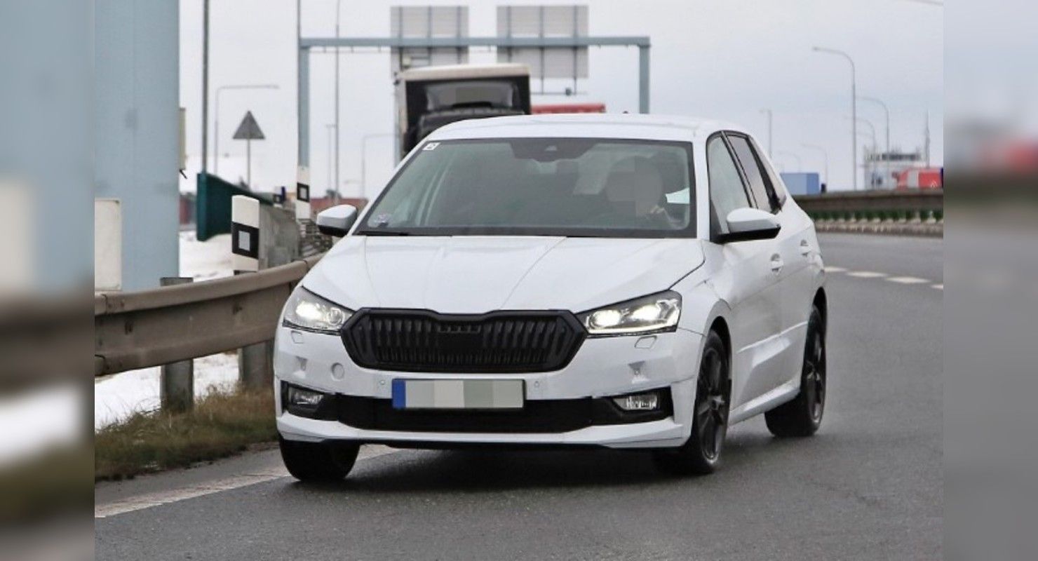 Skoda Fabia четвертого поколения сбрасывает камуфляж