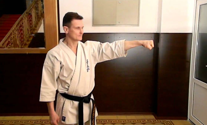 Как правильно сжимать руку в кулак Как правильно сжимать руку в кулак