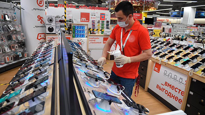 Из-за пандемии сильно подорожали чипы. Платить за это будем мы