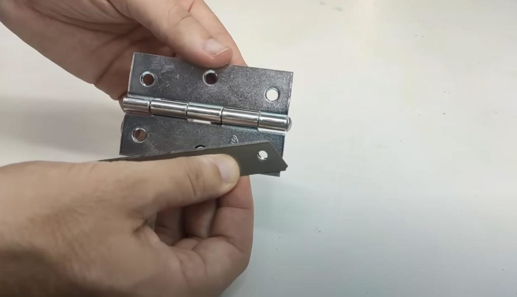 Как за пару минут сделать простейший инструмент для снятия изоляции с проводов