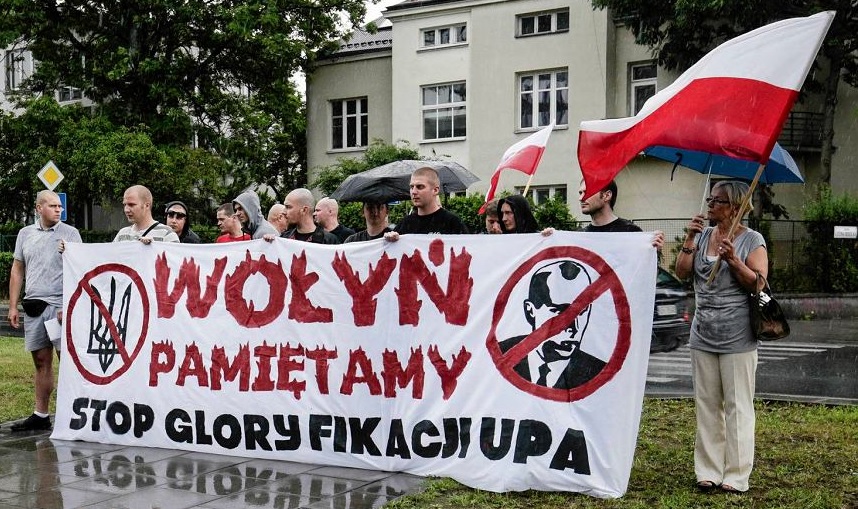 Польские консерваторы возмущены оскорбительным жестом Украины