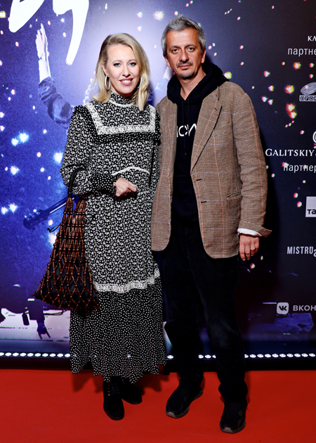 Федор Бондарчук, Паулина Андреева, Ксения Собчак и другие гости премьеры фильма "Цой" Федор Бондарчук, Паулина Андреева, Ксения Собчак и другие гости премьеры фильма "Цой" Звезды,Красная дорожка