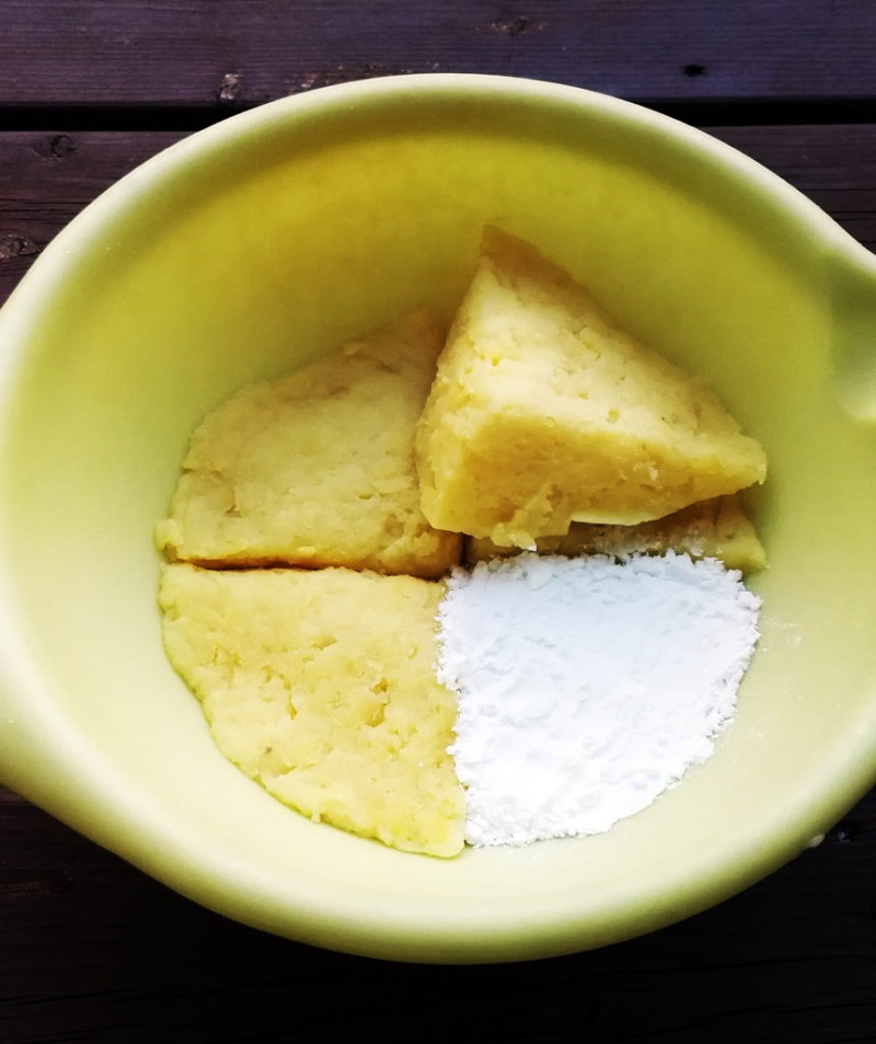 С жареным луком и шкварками С жареным луком и шкварками