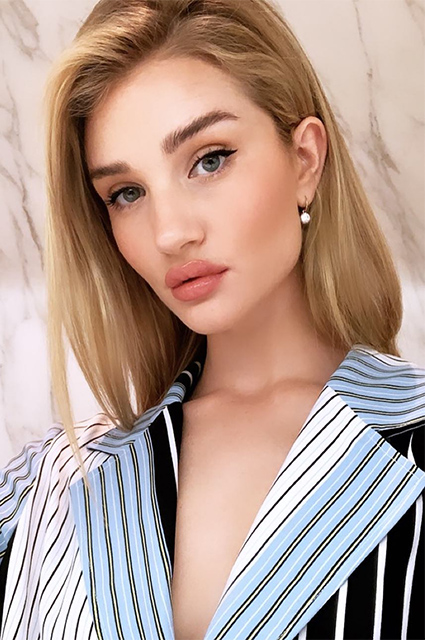 Пижамная вечеринка: Рози Хантингтон-Уайтли делится любимым весенним фасоном Звездный стиль