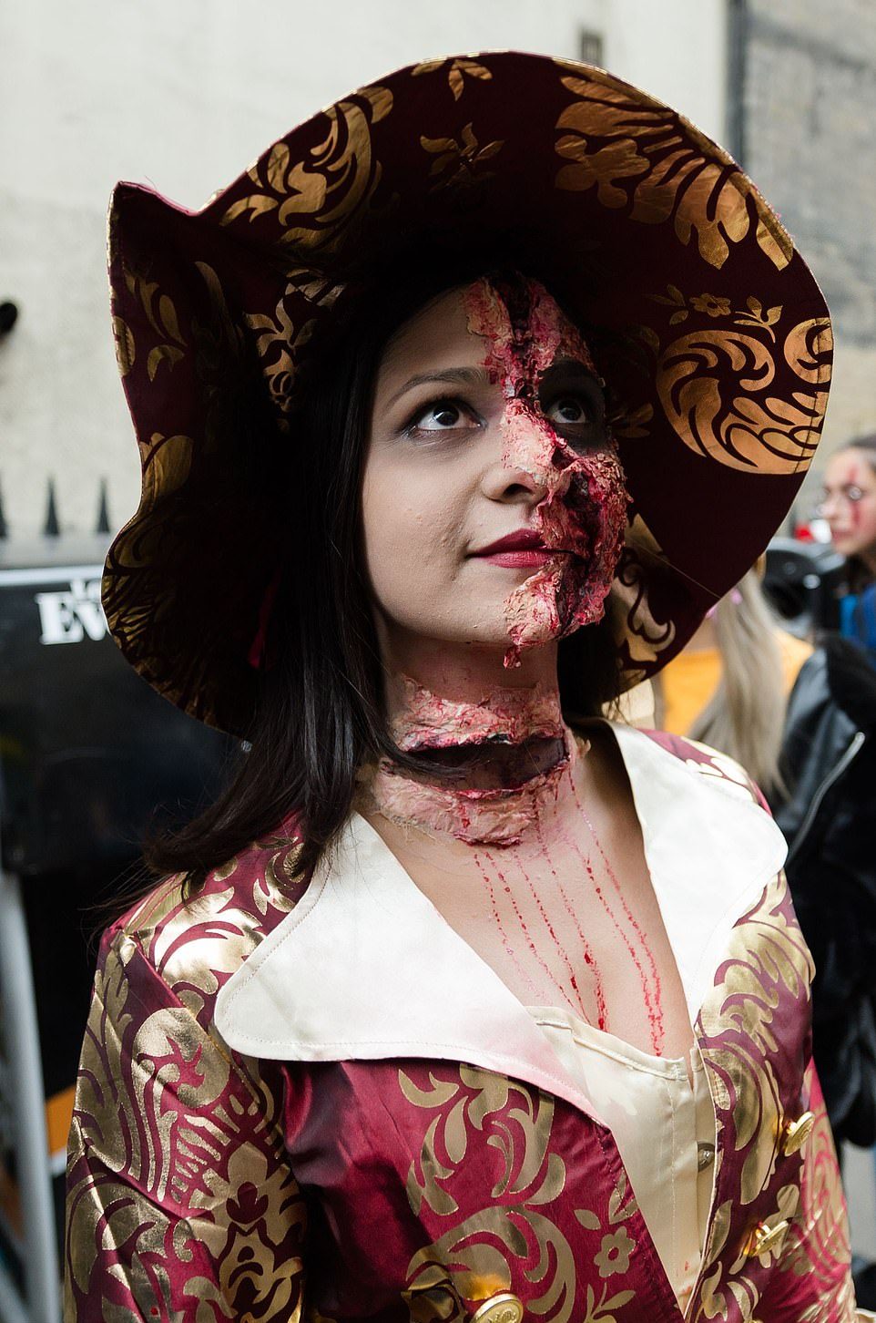 Всемирный день зомби в центре Лондона зомби,культура,Лондон,странное