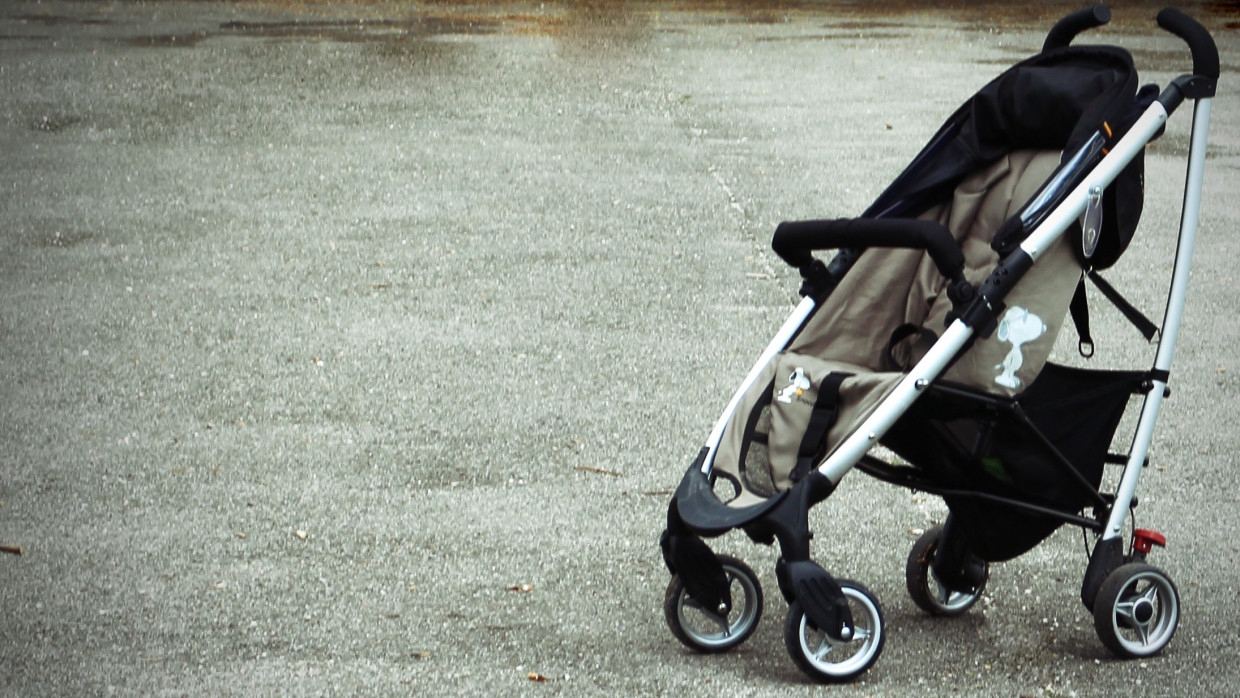 Педиатр Османов объяснил, как долго можно гулять с младенцем в жару