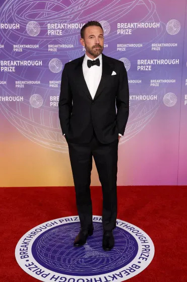 Сальма Хайек и Франсуа Анри-Пино, Мария Шарапова, Энн Хэтэуэй с мужем и Джиджи Хадид на премии Breakthrough Prize Breakthrough, Prize, Images, Мария, Перего, Гейтс, ФрансуаАнри, Хайек, Сальма, Шарапова, Хилтон, супругом, Хэтэуэй, Хадид, Джиджи, науки, Левин, Крудап, Наоми, платье