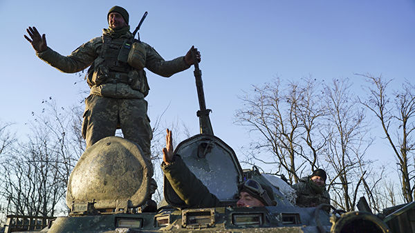 Украинские военнослужащие на БТР 