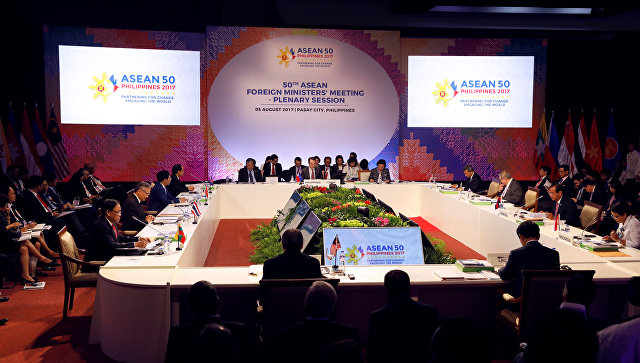 Министры иностранных дел стран АСЕАН на совещании 50-го Регионального форума стран Азии и Юго-Восточной Азии. 5 августа 2017