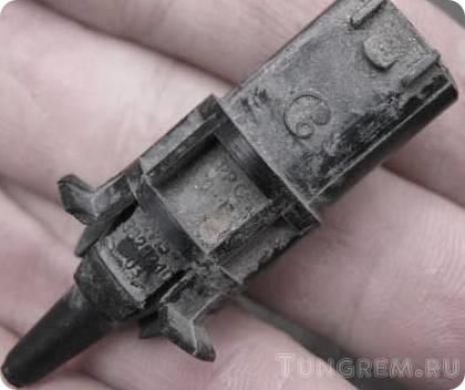 Замена датчика температуры наружного воздуха Lada Kalina