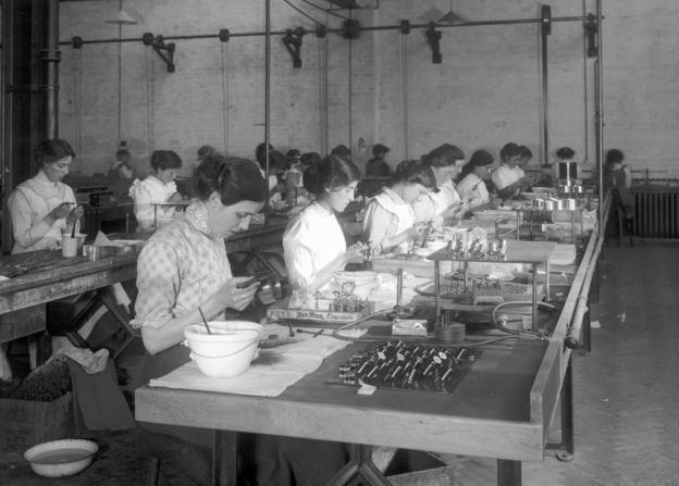 Электричество позволяло организовывать фабрики и работников по логике производственной линии
