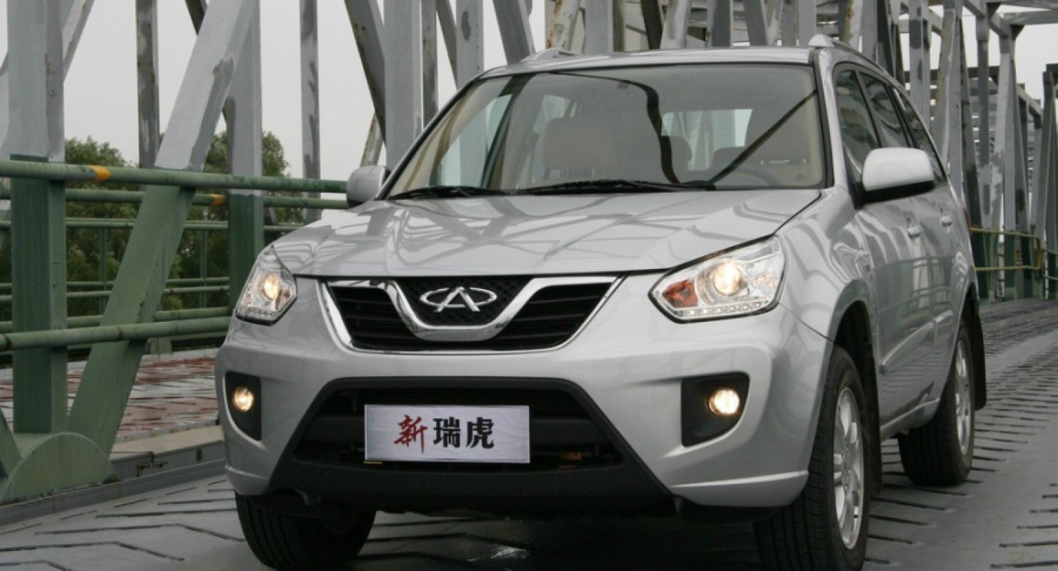 В России подешевели Geely Atlas Pro и Chery Tiggo 4 Автомобили