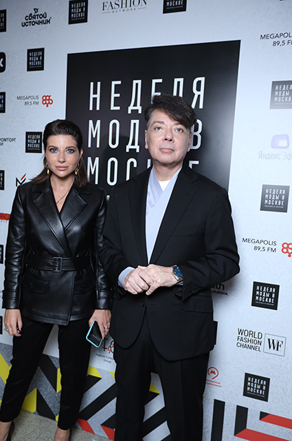 Алсу, Татьяна Михалкова и Дарья Коновалова на показе Валентина и Галины Юдашкиных Алсу, Татьяна Михалкова и Дарья Коновалова на показе Валентина и Галины Юдашкиных Светская жизнь