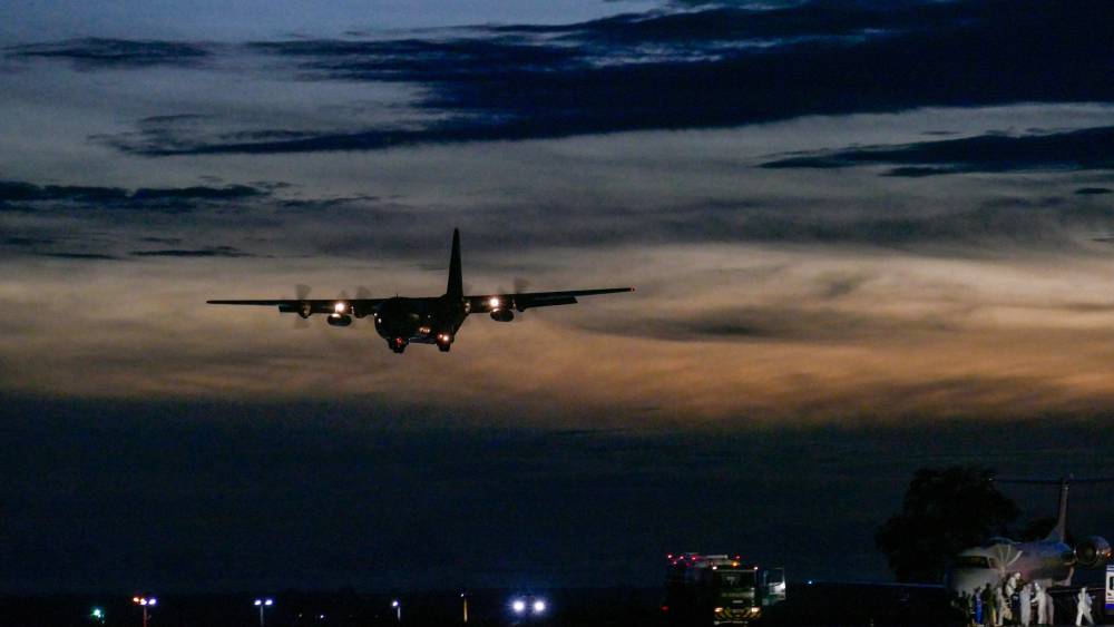 Пассажира рейса Магадан — Новосибирск скрутили ремнями во время дебоша на борту судна