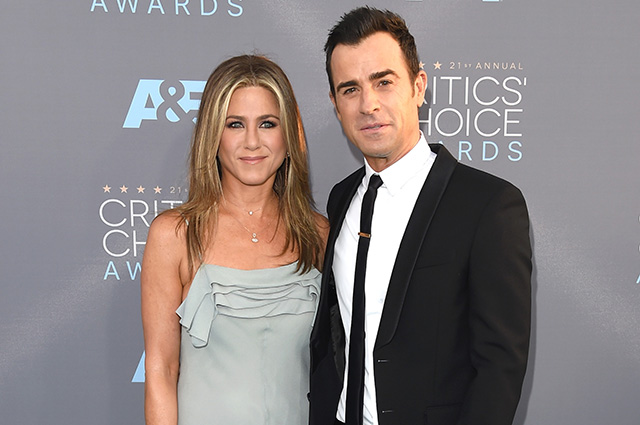 Чем проще — тем лучше: Дженнифер Энистон в casual-образе сходила на бизнес-встречу Чем проще — тем лучше: Дженнифер Энистон в casual-образе сходила на бизнес-встречу звездный стиль