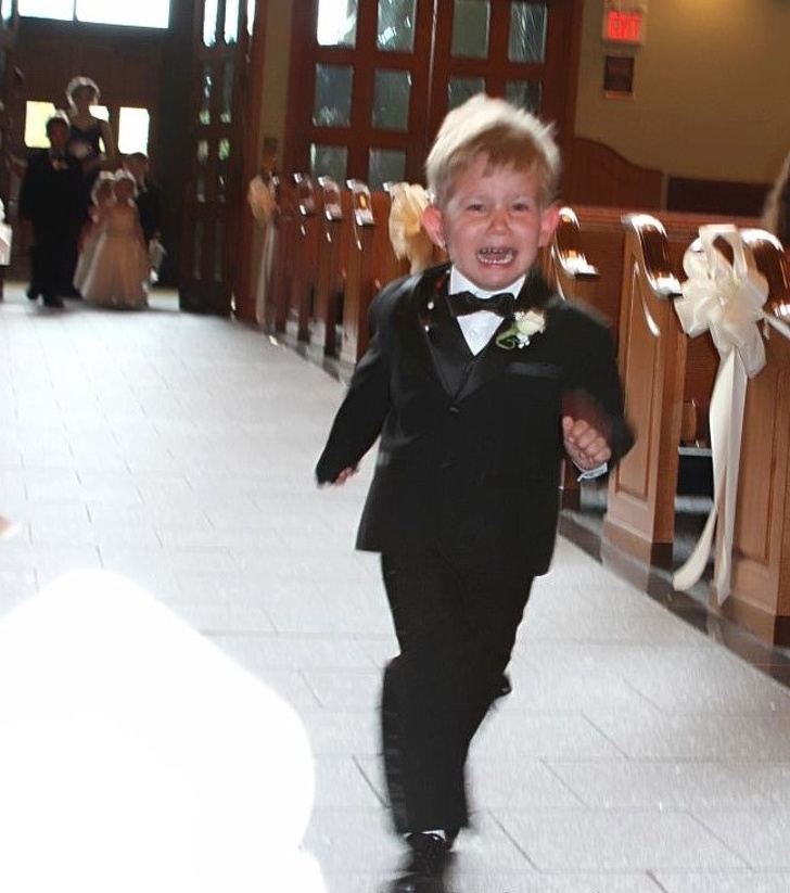 20 фотографий о том, как нелегко быть ребенком на этих ваших взрослых мероприятиях воспитание,Дети,Жизнь,Истории,Отношения,проблемы