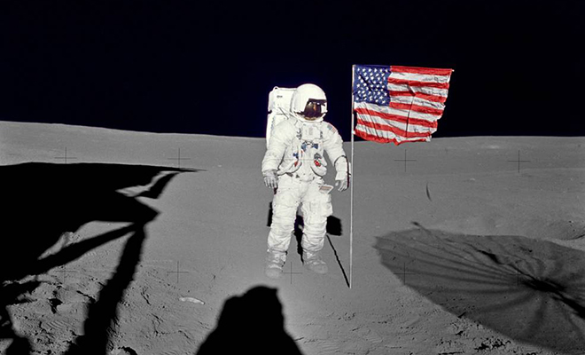 В 1971 астронавт вернулся с Луны и стал рассказывать, что видел рукотворные объекты. Его доклад засекретили Митчелла, астронавт, вернулся, Митчелл, астронавта, однако, миссии, феврале, сразу, уволился, внезапно, возвращении, оказалось, красноречивым, довольно, молчание, молчал, прессе, комментировала, никак