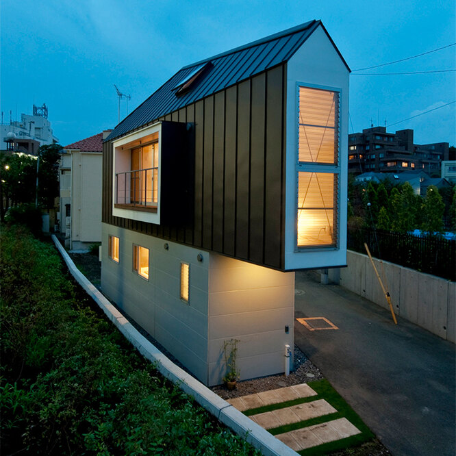 Необычный дом в Японии, который на самом деле больше, чем кажется комната, спальня, жилья, навредить, разместилось, между, дорогой, компактного, необходимое, самое, земельном, гостиная, просторная, кухня, крохотная, игровая, участке, здание, небольшом, непростая