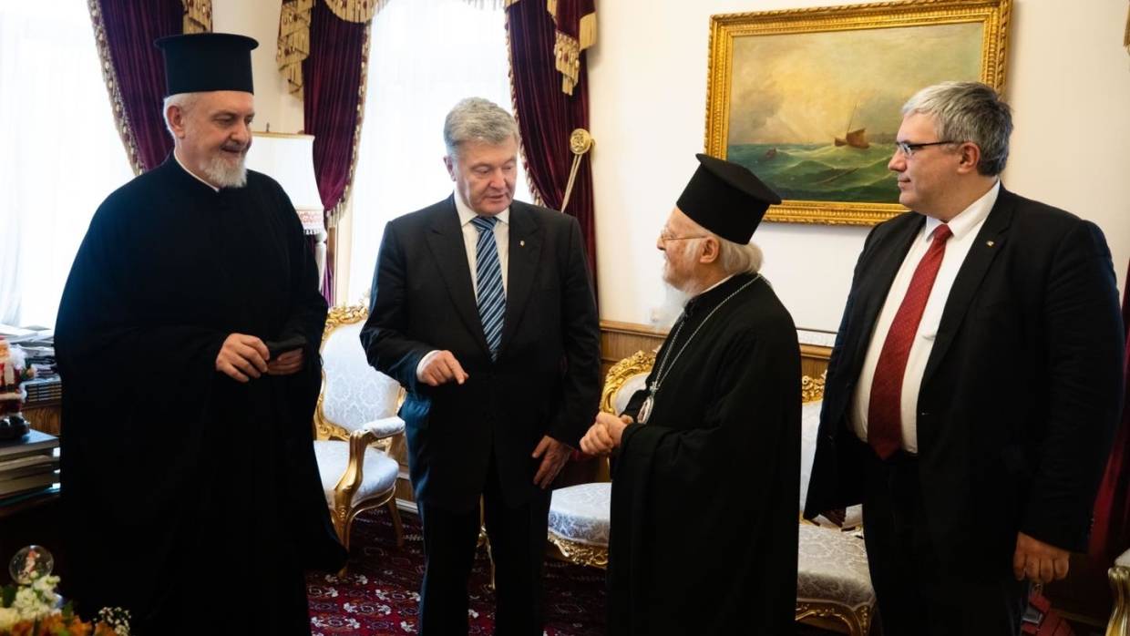 Порошенко при поддержке Запада создает предпосылки политического кризиса на Украине 