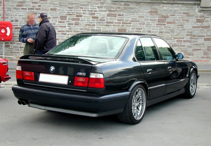Немецкие седаны 90-х, которые до сих пор хорошо принимают на «вторичке» MercedesBenz, можно, стоит, тысяч, рублей, также, машина, часто, миллиона, могут, экземпляр, будет, ремонт, владельцы, брать, серии, немало, объемом, кузове, запчастей