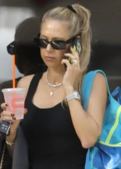 Корчили рожицы: в сети вирусятся новые фото Анны Курниковой с дочерьми от Энрике Иглесиаса Энрике, Курникова, Курниковой, Иглесиас, вместе, дочерьмиАнна, певца, время, Иглесиаса, ребёнка, сексуализированном, испанский, отношений, несколько, спустя, Escape, песню, Instagram, клипа, съёмках