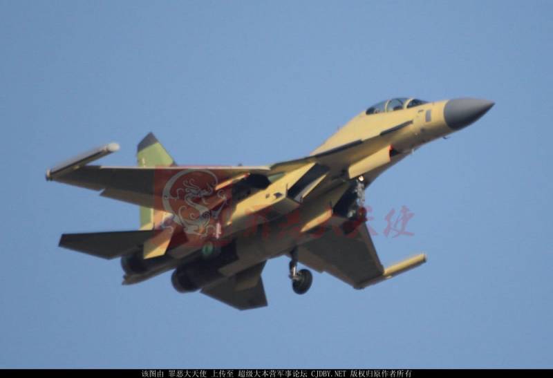 Помехи и ракеты. Самолёт радиоэлектронной борьбы Shenyang J-16D (Китай) самолет, самолета, истребителя, истребитель, самолетов, Shenyang, крыла, вооружение, авиации, законцовках, может, специализированный, противорадиолокационных, основе, средства, некоторые, имеет, радиоэлектронных, китайского, помех