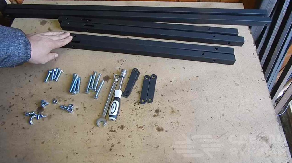 Раскладная полка для хранения автомобильных покрышек Раскладная полка для хранения автомобильных покрышек самоделкин