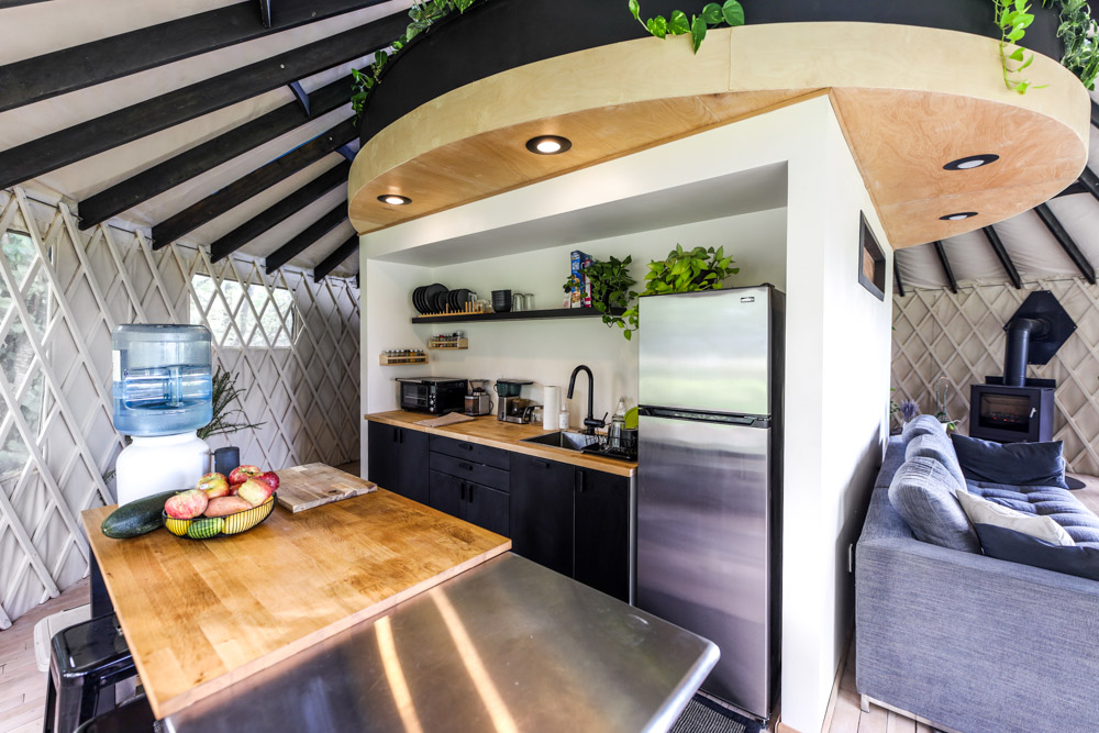 Семье не хватило денег на новую квартиру и они поселились в юрте. Через полгода обустройства жильцы показали интерьер Семье не хватило денег на новую квартиру и они поселились в юрте. Через полгода обустройства жильцы показали интерьер Культура