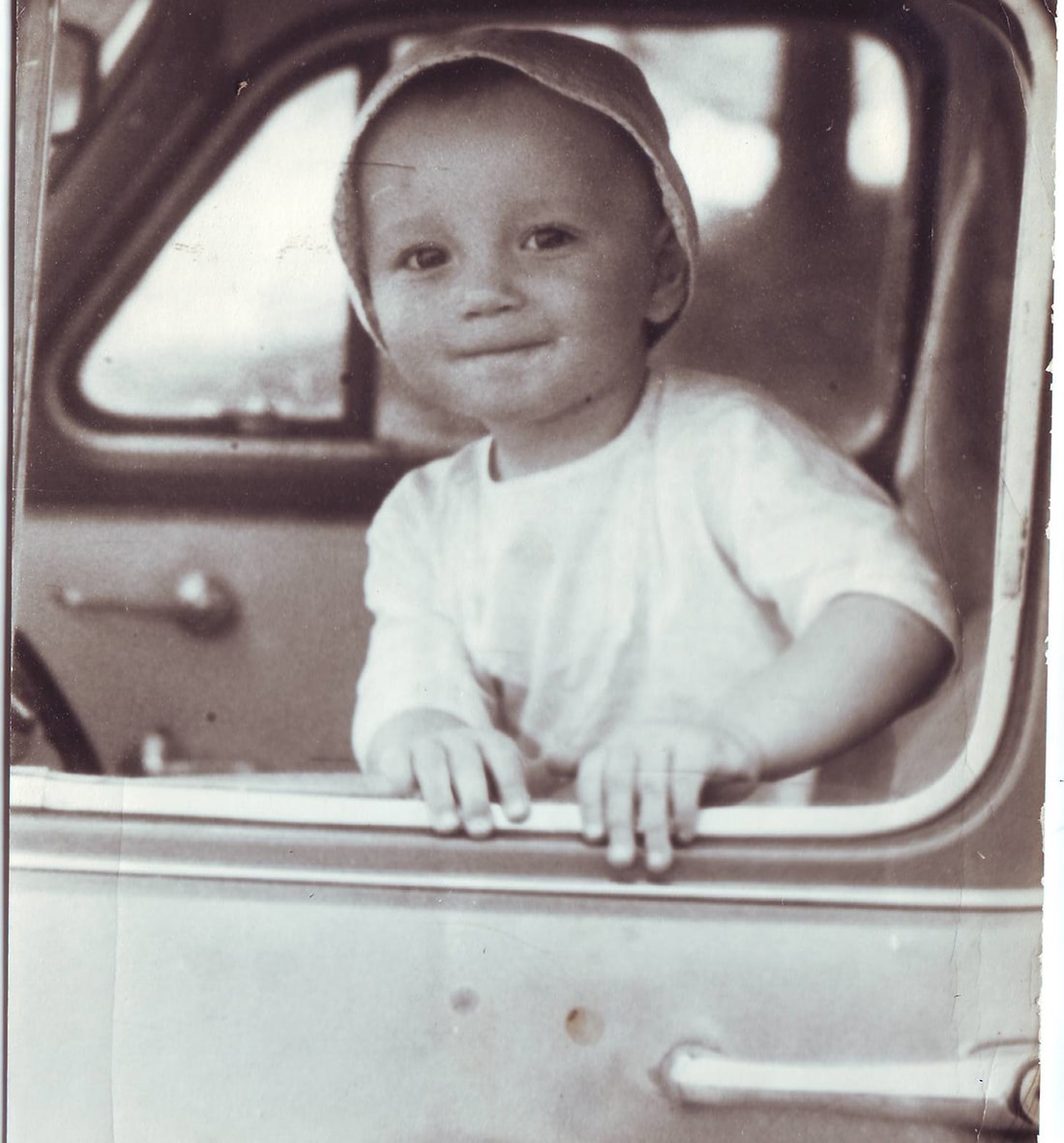 «Куплю „Москвич-407“ с номерами 23-43 МИА». Почему минчанин по всему городу и окрестностям ищет конкретную машину? 