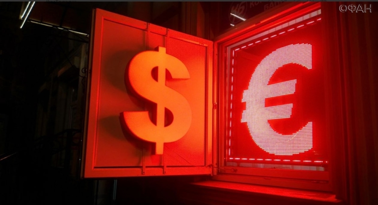 Обесценивающийся доллар становится головной болью кредиторов во всем мире Обесценивающийся доллар становится головной болью кредиторов во всем мире Экономика