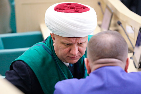 Впервые предложение мечети рядом с главным храмом ВС РФ высказал глава духовного собрания мусульман России Альбир Крганов еще в 2018 году