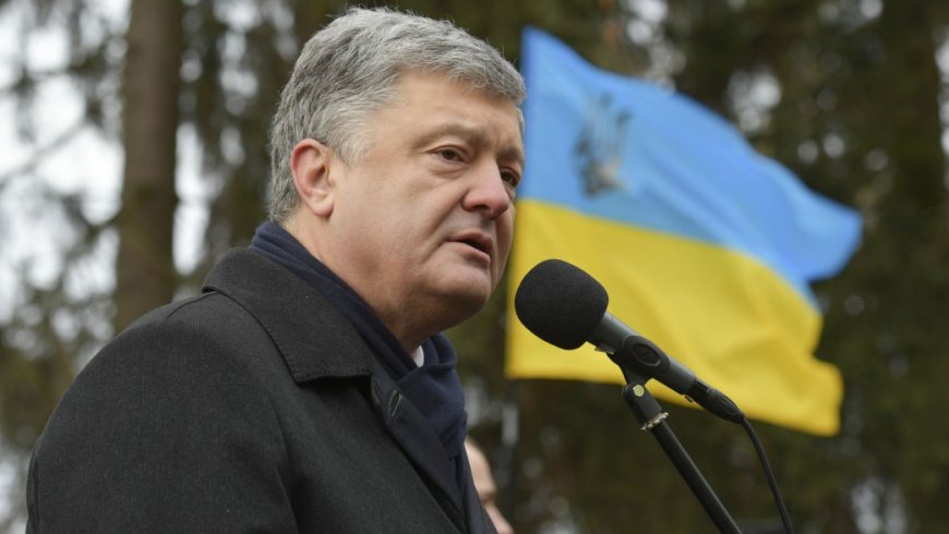 На Украине военнослужащая упала в обморок после слов Порошенко о вооружении новости,события