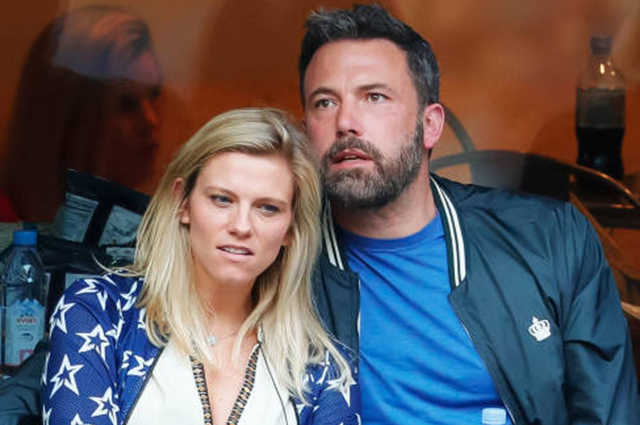 Бен Аффлек и Линдсэй Шукус впервые вместе вышли в свет после расставания