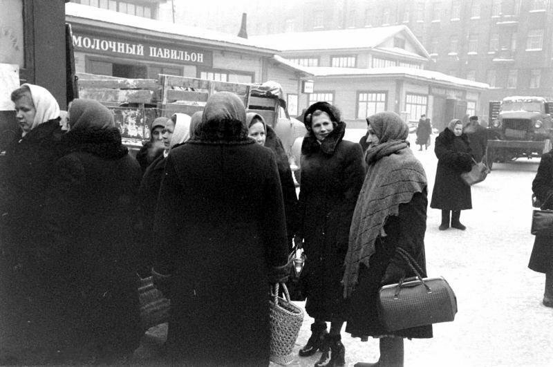 Фотографии зимней Москвы разных лет бульвар, вторая, половина, переулок, площадь, конец, годовЧистопрудный, 1940х, набережная, Националя, пруду, Новодевичьем, годовХоккей, заставы, Тверской, гостиницы, годГазетный, проспект, годЛенинградский, Сухаревский