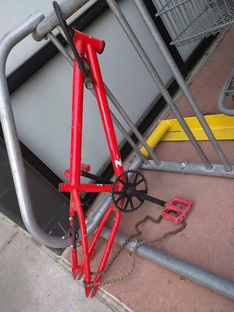 В Чикаго от припаркованных великов остаются рожки да ножки В Чикаго от припаркованных великов остаются рожки да ножки америка